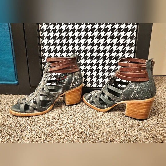 Freebird by Steven - Penny in Blue Multi Size 6 - Picture 5 of 6